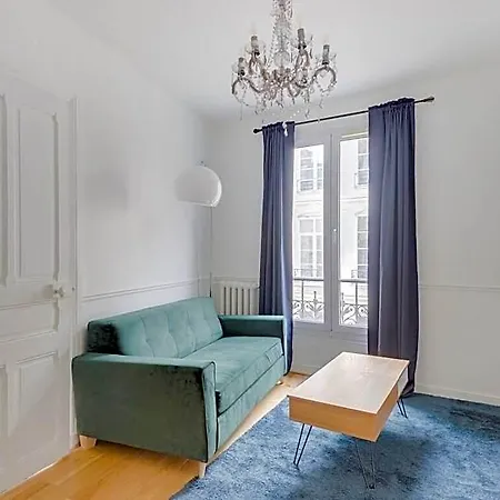 Parisian Flat Rue St Honore Louvre Rivoli Париж